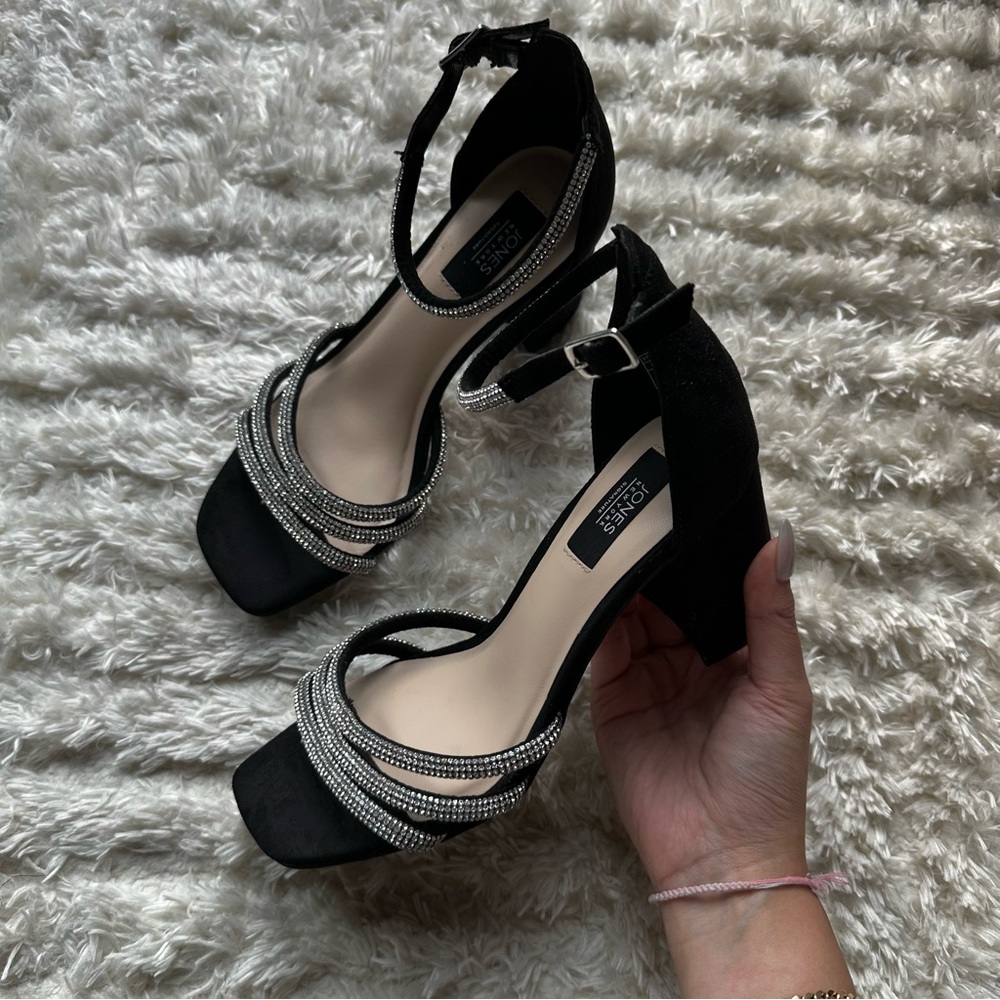 Jones New York Women's Black and Silver Heels
